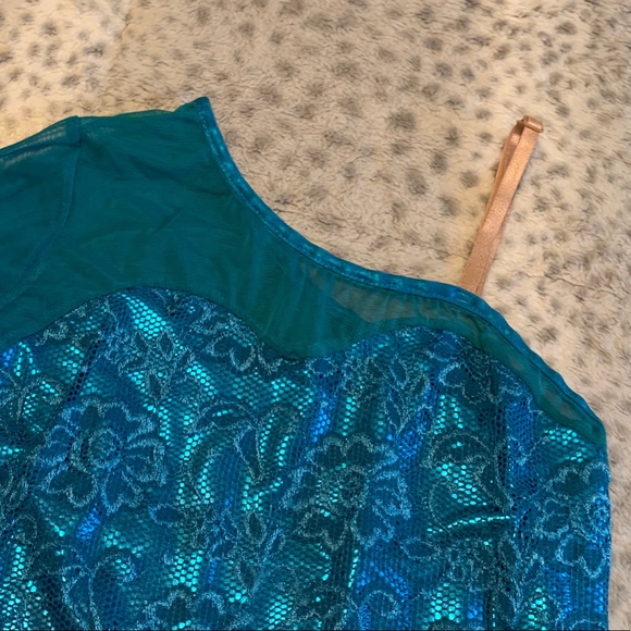 Mesh sleeve flower lace like shiny dance costume. - Picture 4 of 8